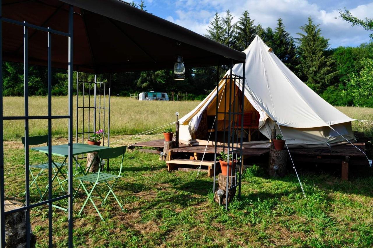 Guillerin Caravan And Glamping Hotel Sornac Exterior photo